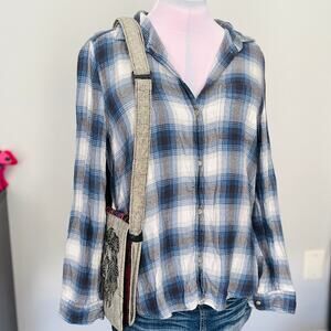 American Eagle | Soft Boyfriend Fit Oversized Blue and White Flannel | Size M